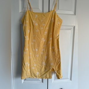 Pacsun Kendall and Kylie small yellow mid sundress